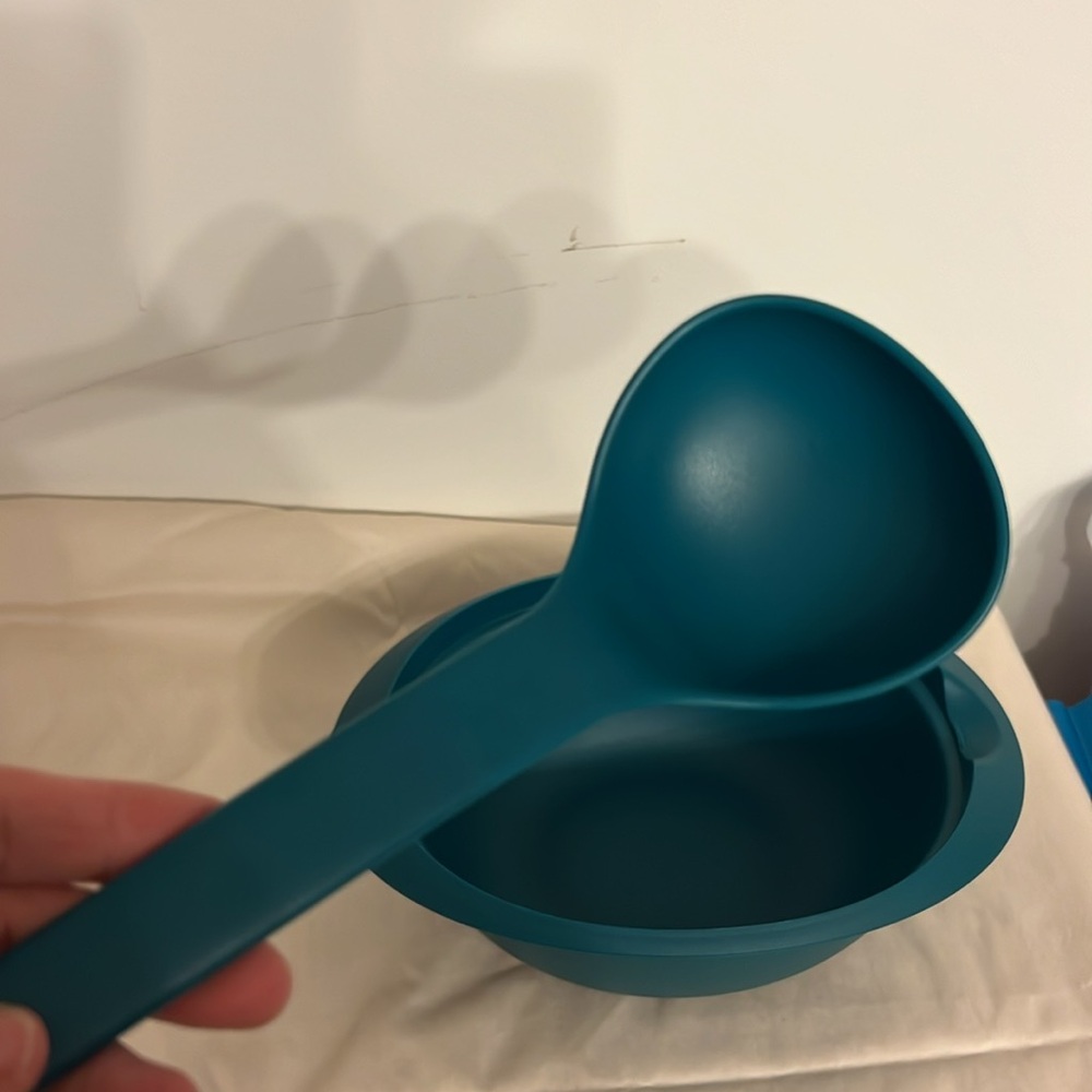 New item from Tupperware blossom soup server - Picture 6 of 8